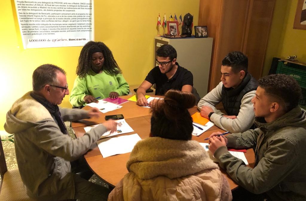 Jóvenes de Nou Horitzó Benicarló reciben formación en economía doméstica